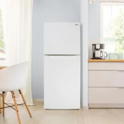 Danby 28 in 14,2 Cu ft Refrigerator Top Freezer - DFF142E1WDB