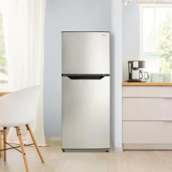 Danby 24 in 11,6 Cu ft Refrigerator Top Freezer - DFF116B2SSDB