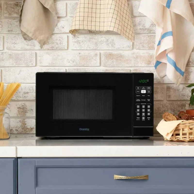Danby Microwave 900 19" DBMW0921BBB