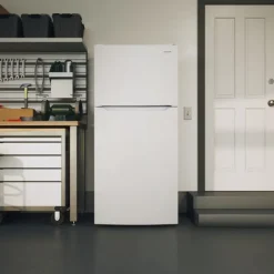 Frigidaire 18 Cu ft 30 In Refrigerator Top Freezer - FFHT1814YW