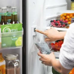 GE Appliances GE 27 Cu Ft 36 In Réfrigerator Bottom Freezer, French door - GNE27JYMFS