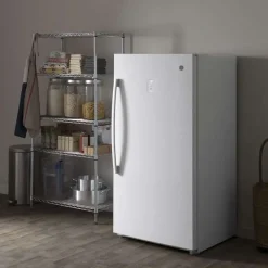 GE Appliances GE 17,3 cu ft freezer , Vertical, 33
