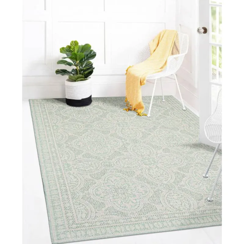 Indoor or Outdoor Rug - 7 x 10