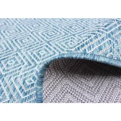 Indoor or Outdoor Rug - 7 x 10