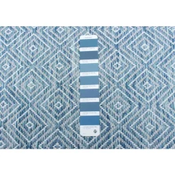 Indoor or Outdoor Rug - 7 x 10