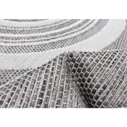 Indoor or Outdoor Rug - 7 x 10