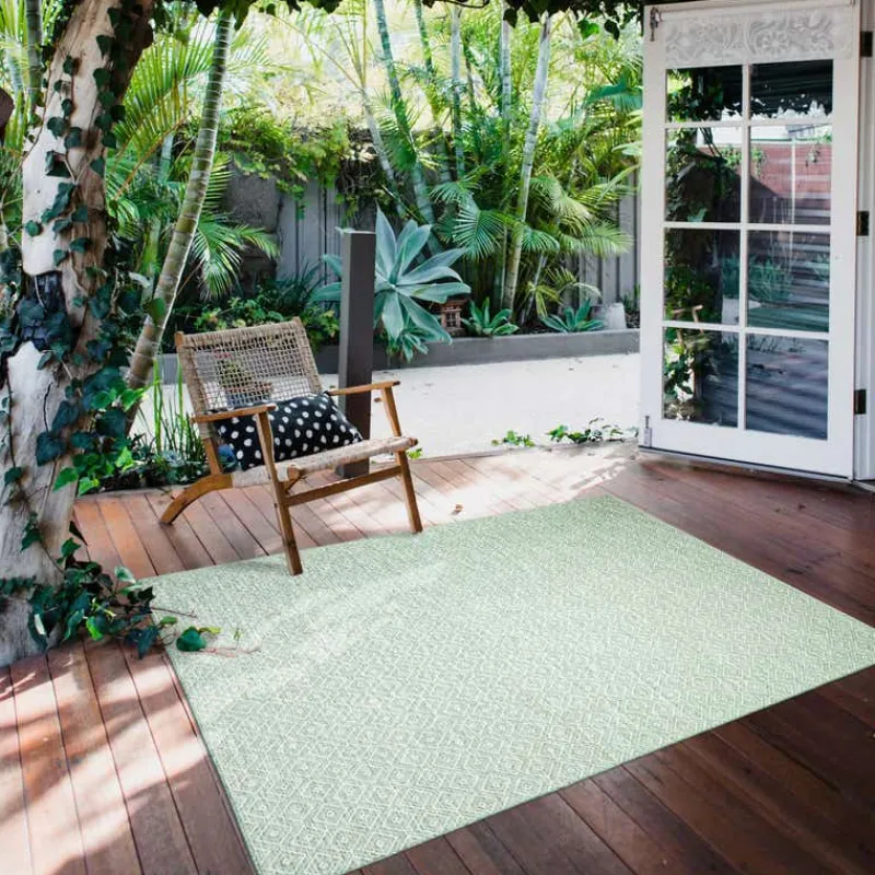 Indoor or Outdoor Rug - 7 x 10