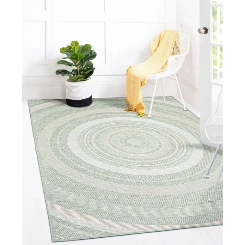 Indoor or Outdoor Rug - 5 x 7