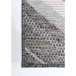 Indoor or Outdoor Rug - 5 x 7