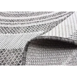 Indoor or Outdoor Rug - 5 x 7