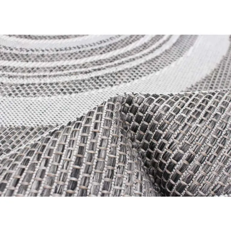 Indoor or Outdoor Rug - 5 x 7