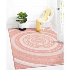 Indoor or Outdoor Rug - 5 x 7