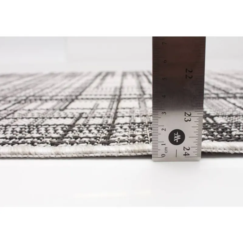 Indoor or Outdoor Rug - 2 x 7