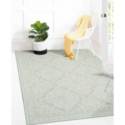 Indoor or Outdoor Rug - 5 x 7