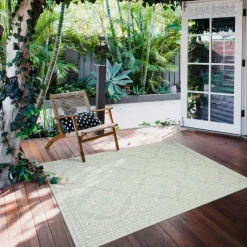 Indoor or Outdoor Rug - 5 x 7