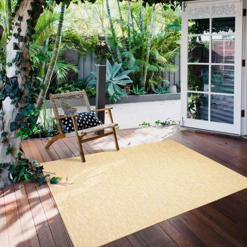Indoor or Outdoor Rug - 7 x 10