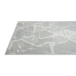 Indoor or Outdoor Rug - 5 x 8
