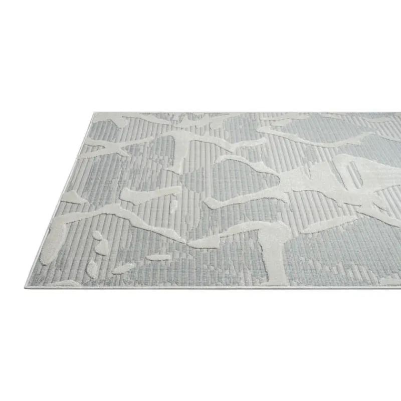 Indoor or Outdoor Rug - 5 x 8
