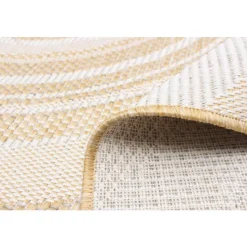 Indoor or Outdoor Rug - 7 x 10