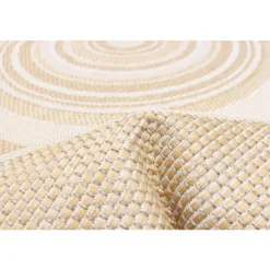 Indoor or Outdoor Rug - 7 x 10