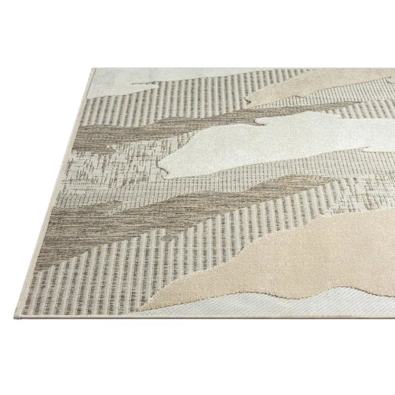 Indoor or Outdoor Rug - 5 x 8