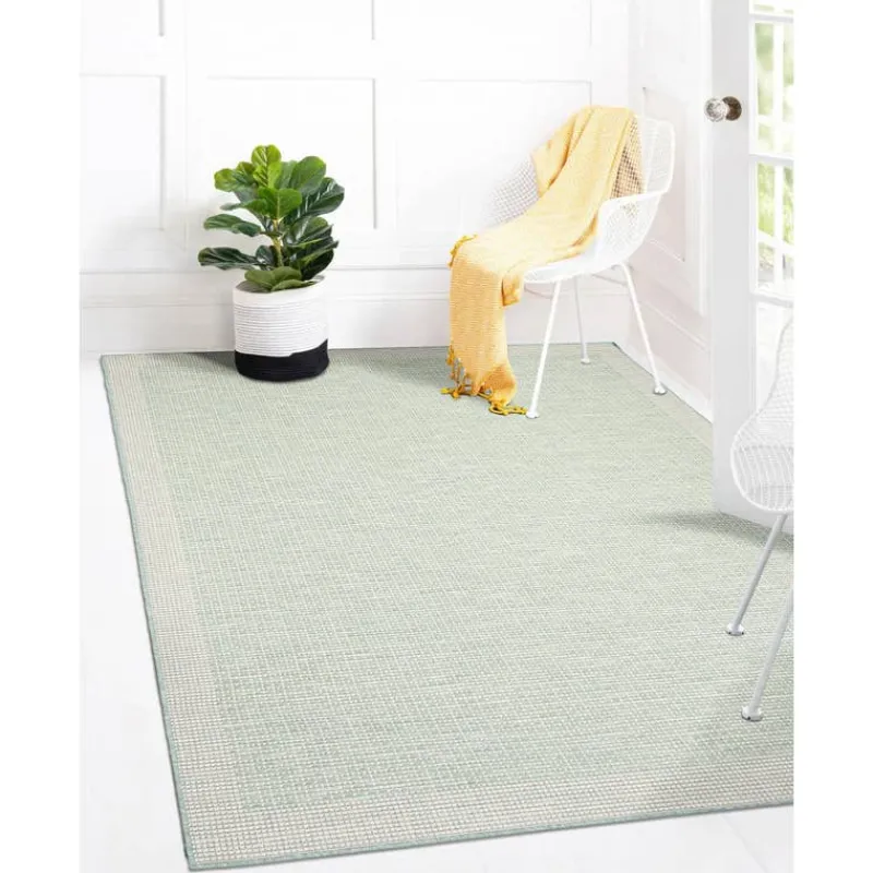 Indoor or Outdoor Rug - 5 x 7