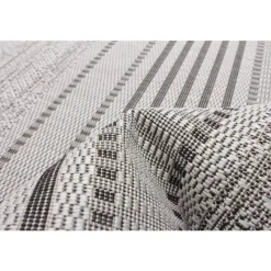Indoor or Outdoor Rug - 4 x 6