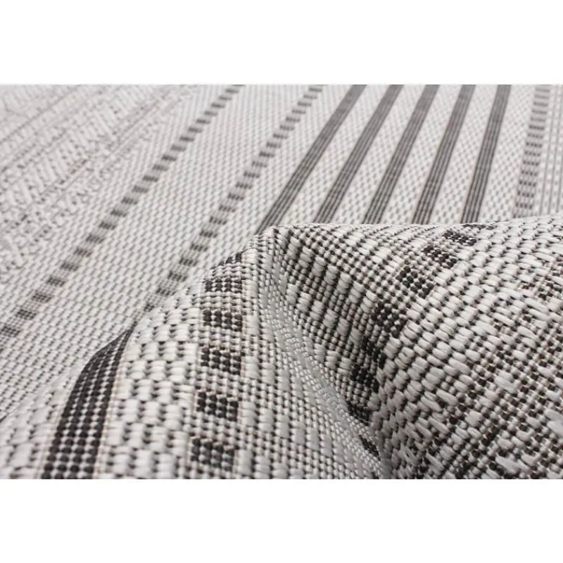 Indoor or Outdoor Rug - 4 x 6