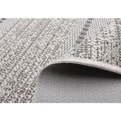 Indoor or Outdoor Rug - 4 x 6