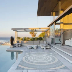 Indoor or Outdoor Rug - 7 x 10