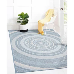 Indoor or Outdoor Rug - 7 x 10