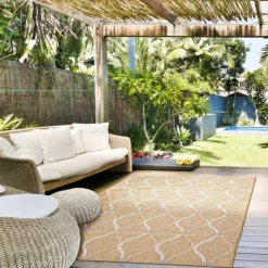 Indoor or Outdoor Rug - 7 x 10
