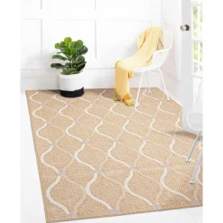 Indoor or Outdoor Rug - 7 x 10