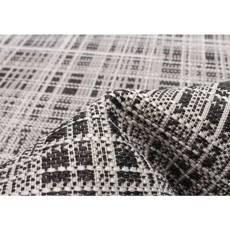Indoor or Outdoor Rug - 4 x 6