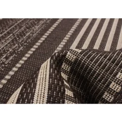 Indoor or Outdoor Rug - 4 x 6
