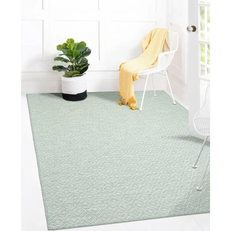 Indoor or Outdoor Rug - 5 x 7