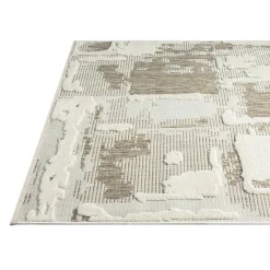Indoor or Outdoor Rug - 5 x 8