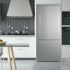 Marathon 18 Cu Ft Refrigerator 30 In Bottom Freezer - MFF179SSBM-RH